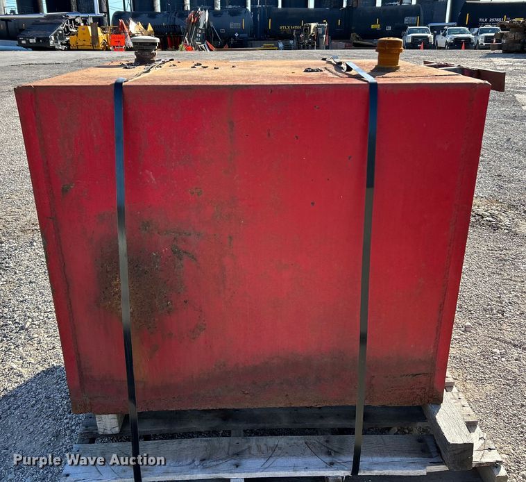 image for item EK4701 (3) fuel tanks