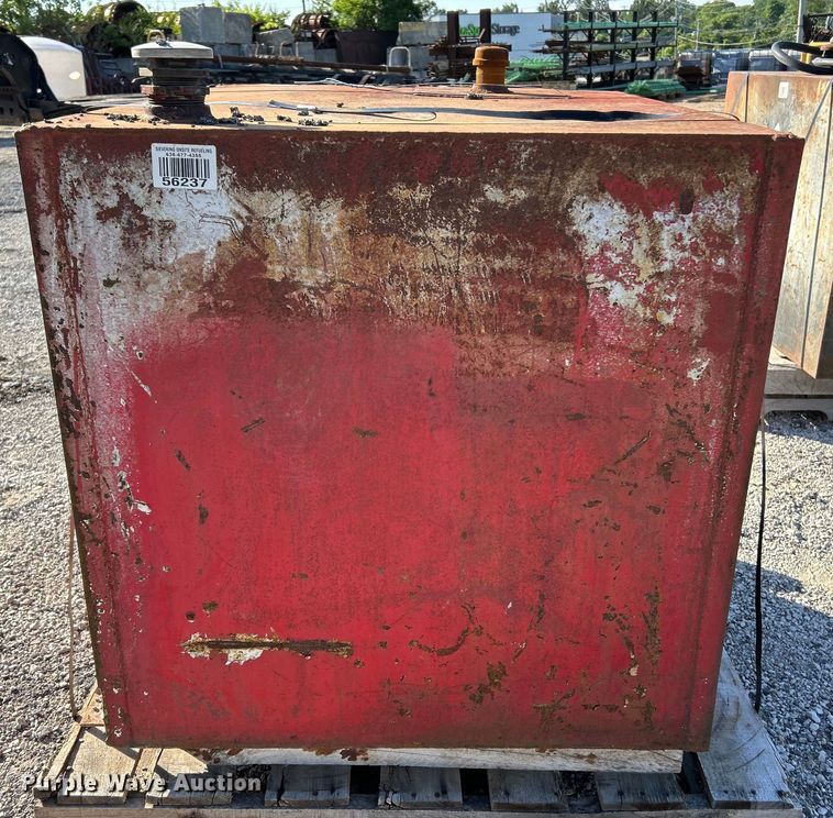 image for item EK4701 (3) fuel tanks