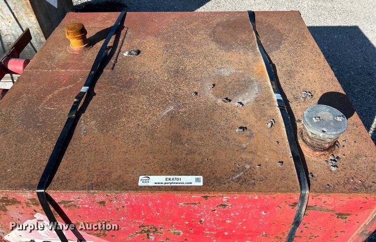 image for item EK4701 (3) fuel tanks