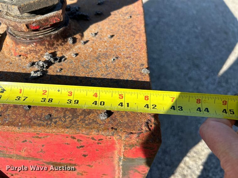 image for item EK4701 (3) fuel tanks