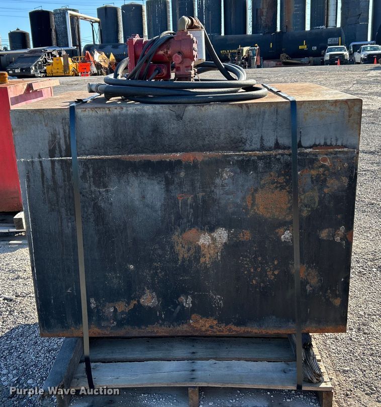 image for item EK4701 (3) fuel tanks