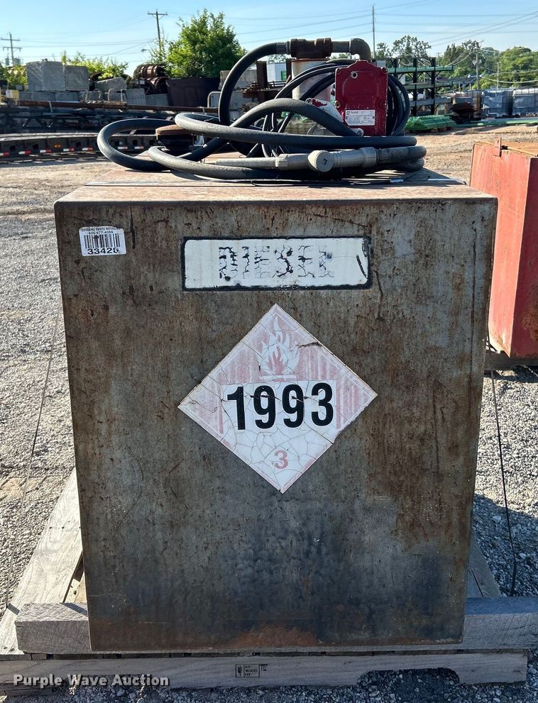 image for item EK4701 (3) fuel tanks