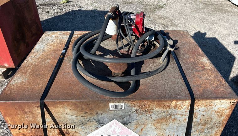 image for item EK4701 (3) fuel tanks