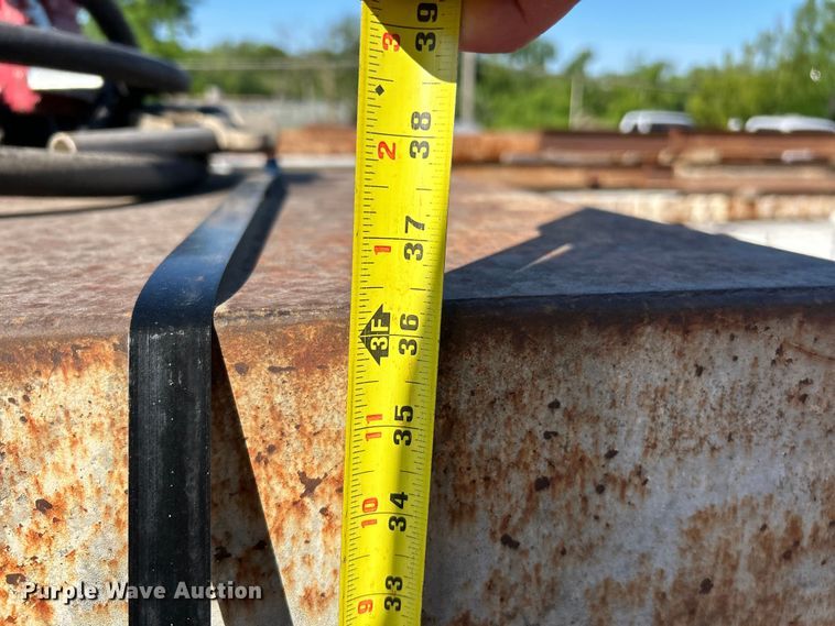 image for item EK4701 (3) fuel tanks