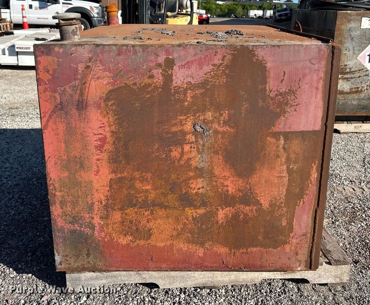 image for item EK4701 (3) fuel tanks