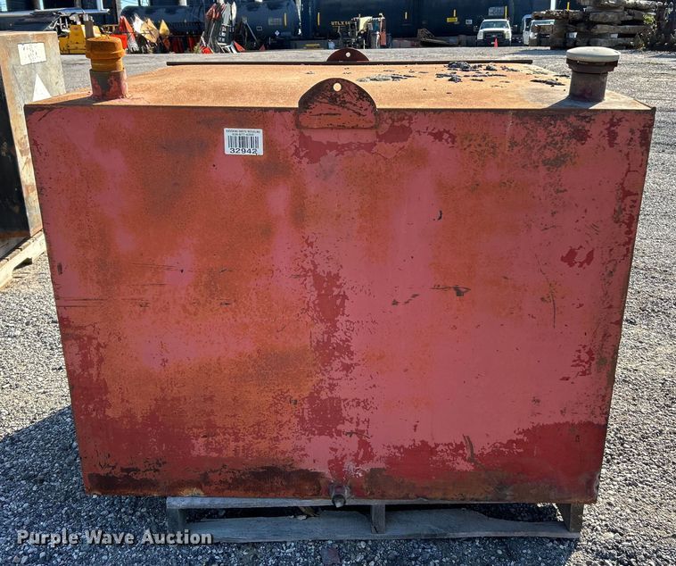 image for item EK4701 (3) fuel tanks