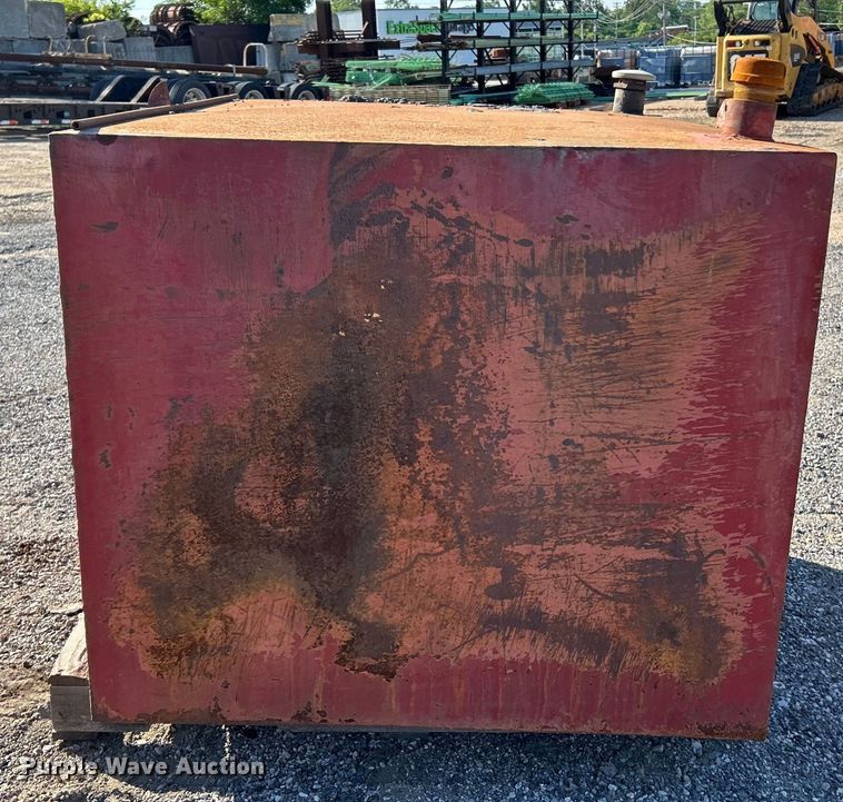 image for item EK4701 (3) fuel tanks