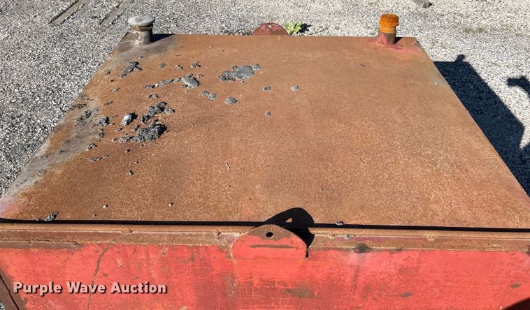 image for item EK4701 (3) fuel tanks