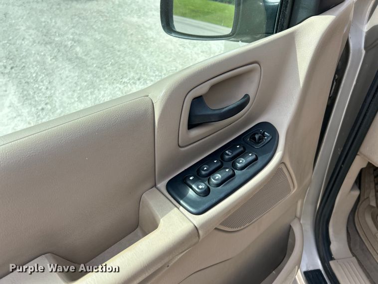 image for item EK4734 2003 Ford Windstar LX van