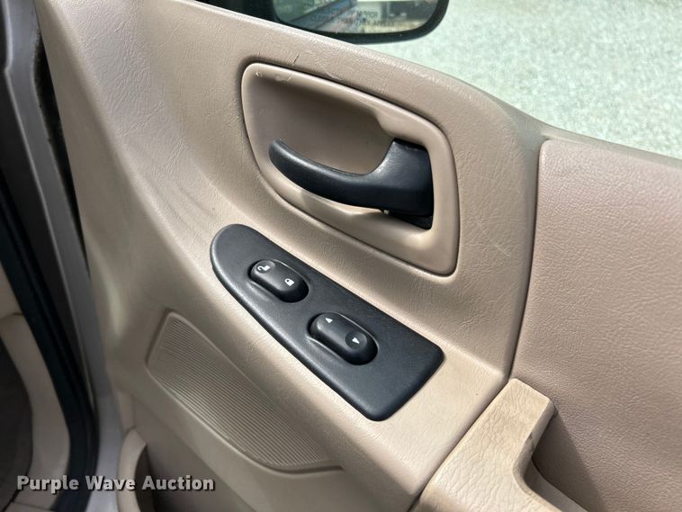 image for item EK4734 2003 Ford Windstar LX van