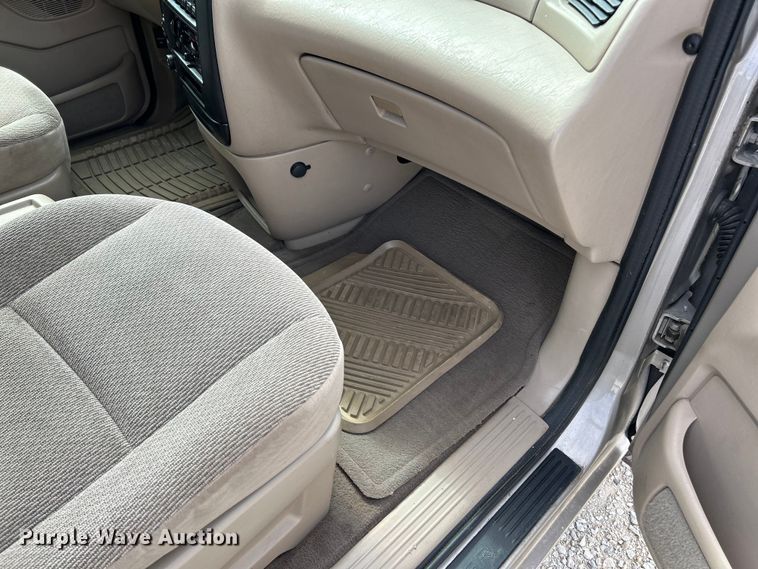 image for item EK4734 2003 Ford Windstar LX van