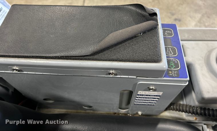 image for item EK4766 Advance  Agressor X3520C floor scrubber