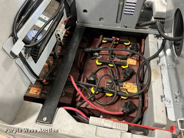 image for item EK4766 Advance  Agressor X3520C floor scrubber