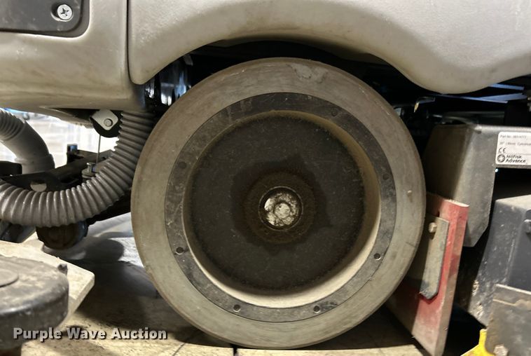 image for item EK4766 Advance  Agressor X3520C floor scrubber