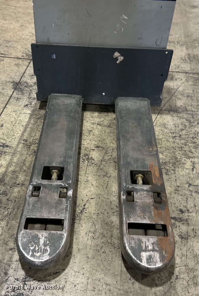 image for item EK4768 Jungheinrich ECR 327 pallet jack