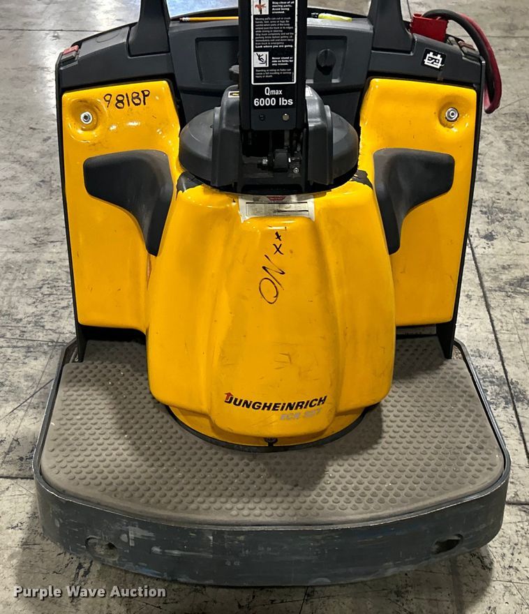 image for item EK4768 Jungheinrich ECR 327 pallet jack