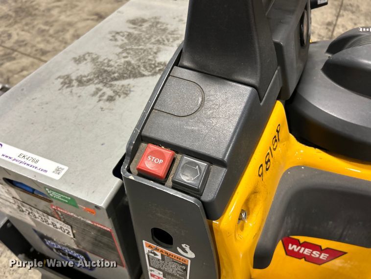 image for item EK4768 Jungheinrich ECR 327 pallet jack