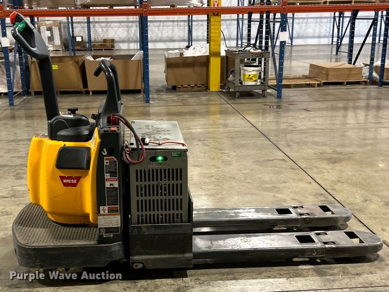 image for item EK4769 Jungheinrich ECR327 pallet jack