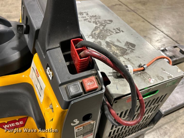 image for item EK4769 Jungheinrich ECR327 pallet jack