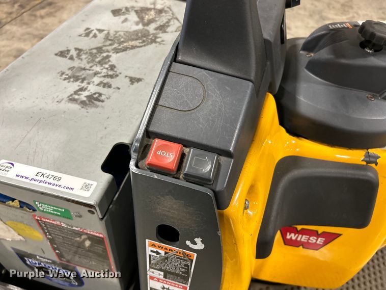 image for item EK4769 Jungheinrich ECR327 pallet jack