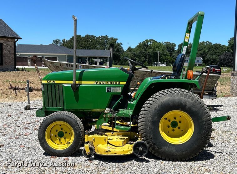 image for item EK4770 2001 John Deere 790 tractor