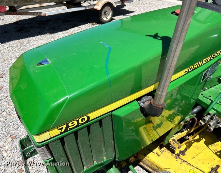 image for item EK4770 2001 John Deere 790 tractor