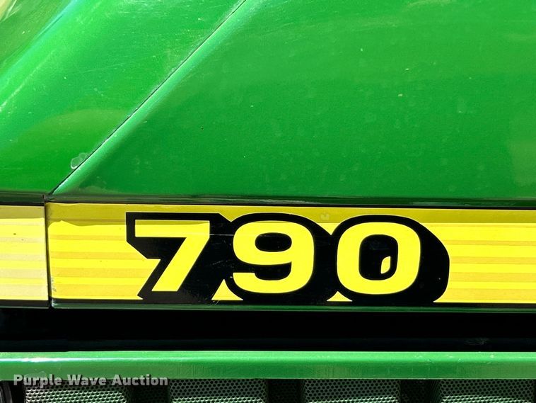 image for item EK4770 2001 John Deere 790 tractor
