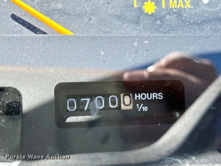 image for item EK4770 2001 John Deere 790 tractor