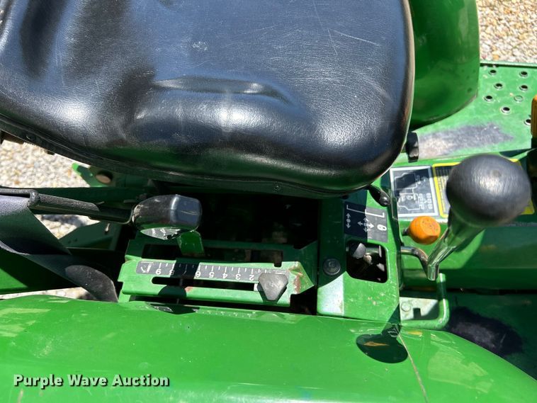 image for item EK4770 2001 John Deere 790 tractor