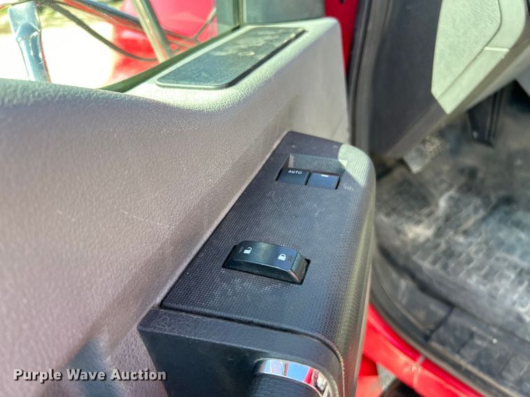 image for item EK4771 2011 Ford F750 Super Duty XLT box truck