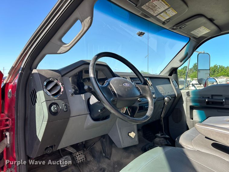 image for item EK4771 2011 Ford F750 Super Duty XLT box truck