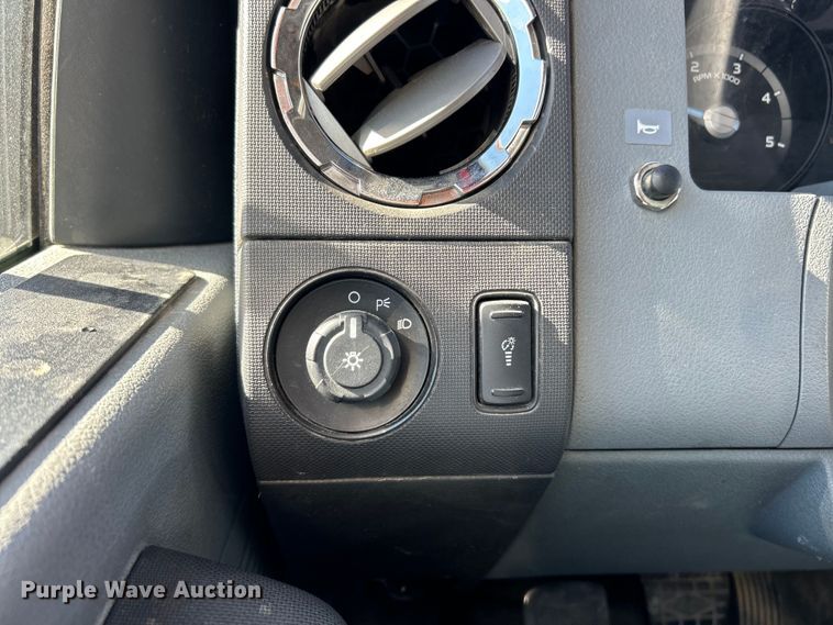 image for item EK4771 2011 Ford F750 Super Duty XLT box truck