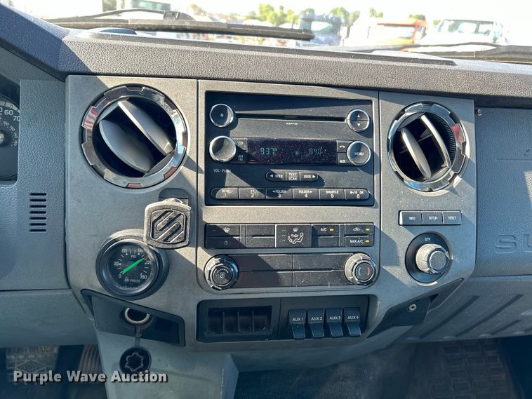 image for item EK4771 2011 Ford F750 Super Duty XLT box truck