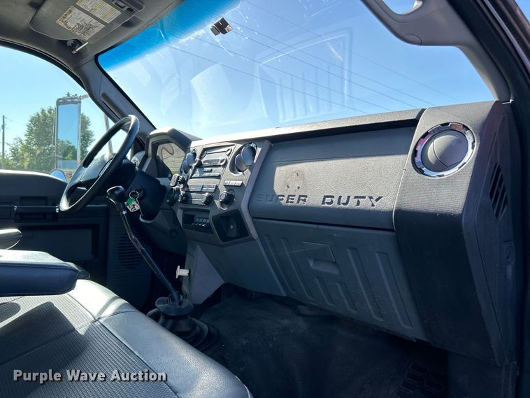 image for item EK4771 2011 Ford F750 Super Duty XLT box truck