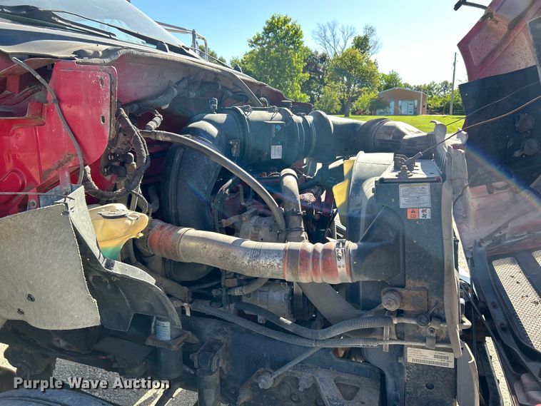 image for item EK4771 2011 Ford F750 Super Duty XLT box truck