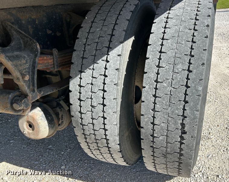 image for item EK4771 2011 Ford F750 Super Duty XLT box truck