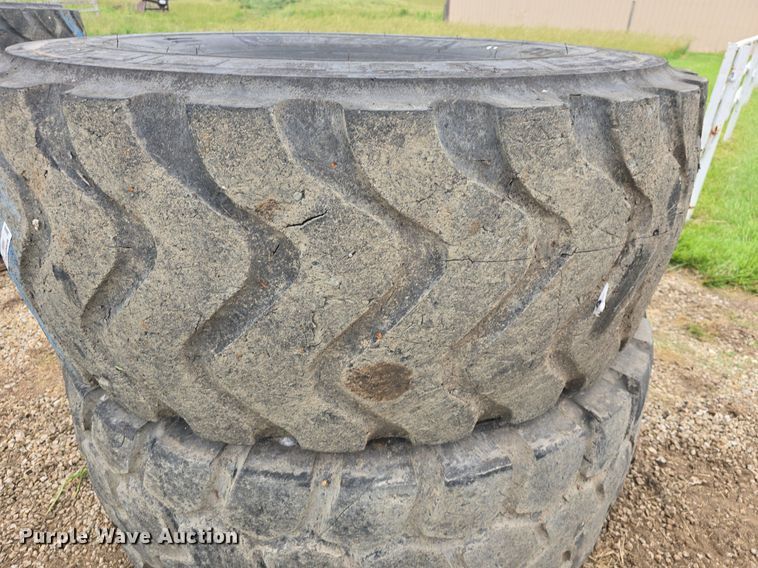 image for item EK6056 (4) Michelin 23.5R25 tires