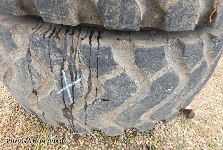 image for item EK6056 (4) Michelin 23.5R25 tires