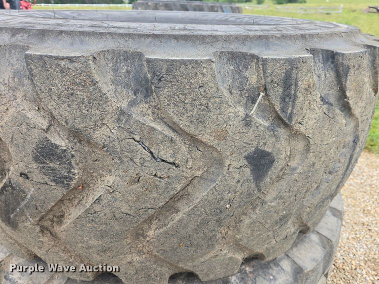 image for item EK6056 (4) Michelin 23.5R25 tires