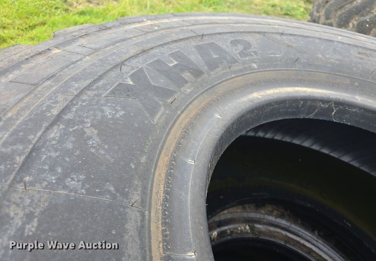 image for item EK6056 (4) Michelin 23.5R25 tires