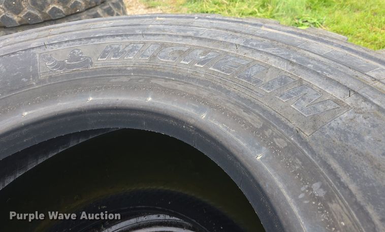 image for item EK6056 (4) Michelin 23.5R25 tires