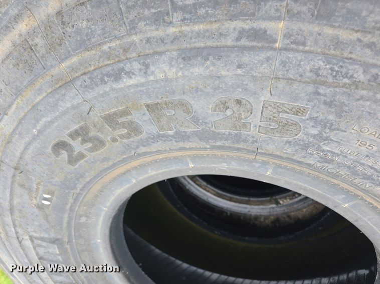 image for item EK6056 (4) Michelin 23.5R25 tires