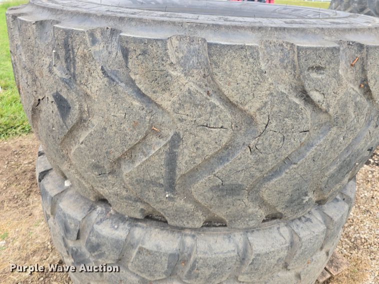 image for item EK6056 (4) Michelin 23.5R25 tires