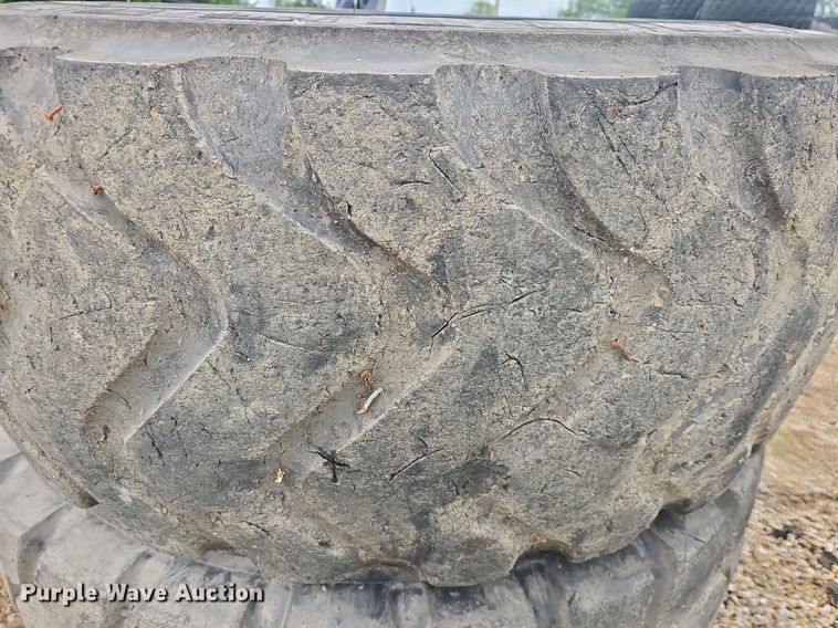 image for item EK6056 (4) Michelin 23.5R25 tires