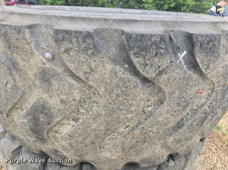 image for item EK6056 (4) Michelin 23.5R25 tires