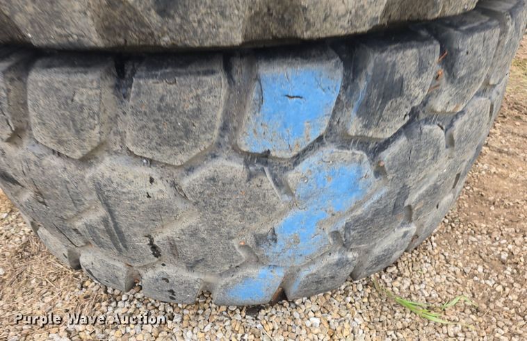 image for item EK6056 (4) Michelin 23.5R25 tires