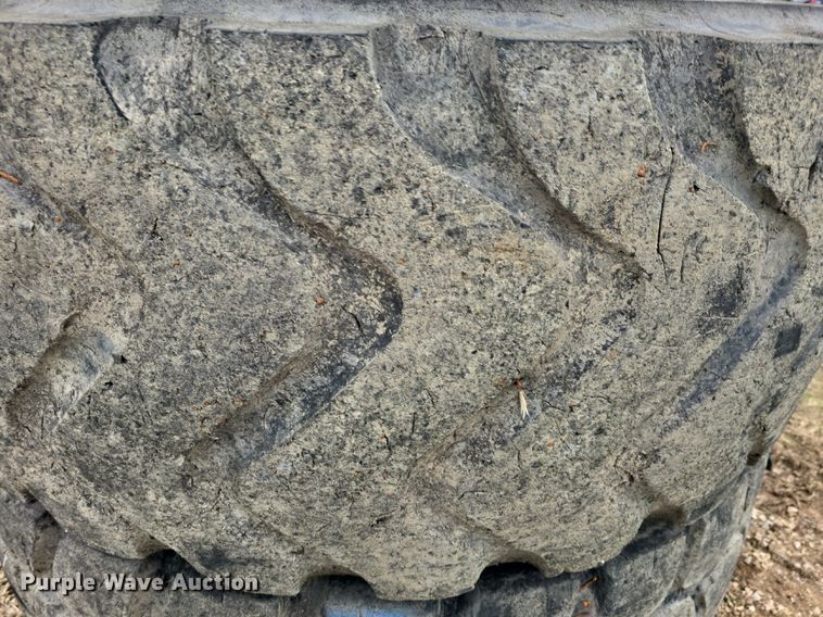 image for item EK6056 (4) Michelin 23.5R25 tires