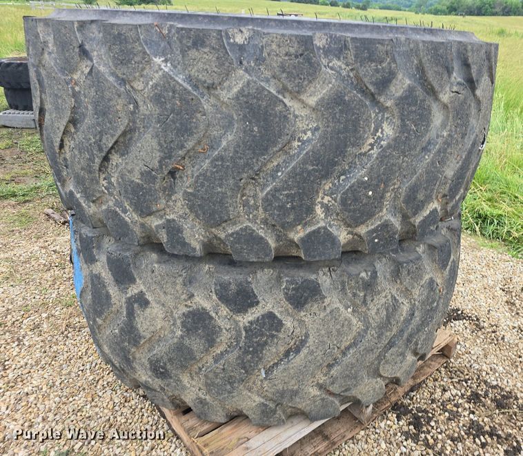 image for item EK6056 (4) Michelin 23.5R25 tires