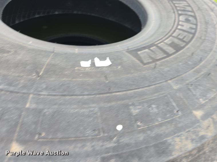 image for item EK6056 (4) Michelin 23.5R25 tires