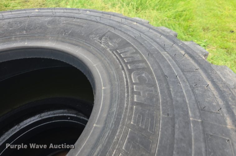 image for item EK6056 (4) Michelin 23.5R25 tires